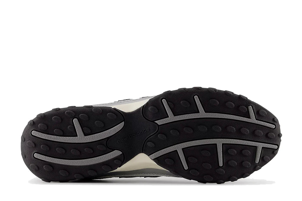 New Balance 204L Silver Metallic Black Prateado